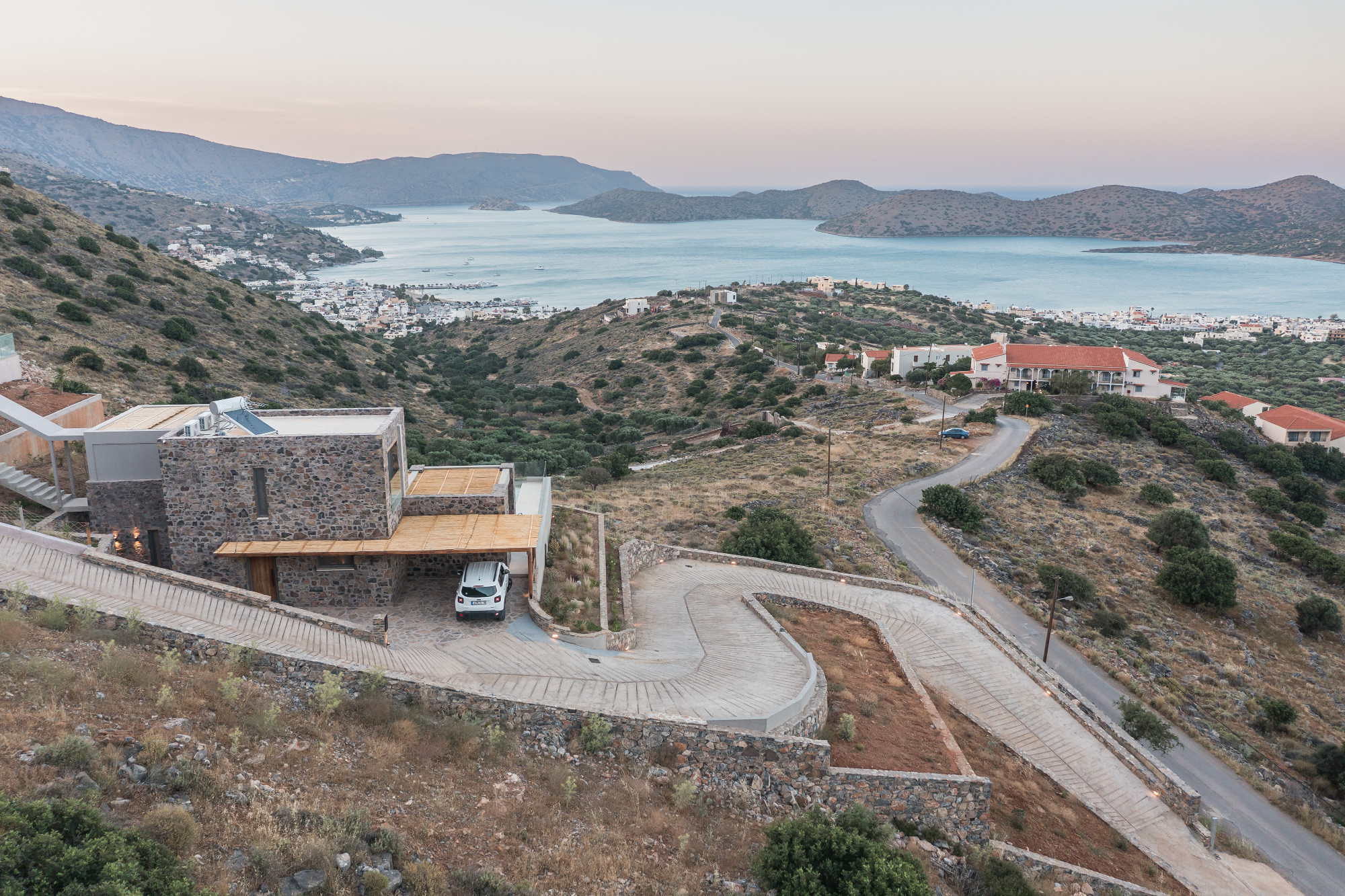 Villa Anemolithos